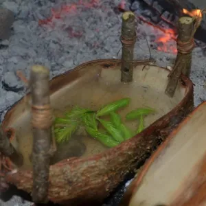 Wasser kochen am Lagerfeuer